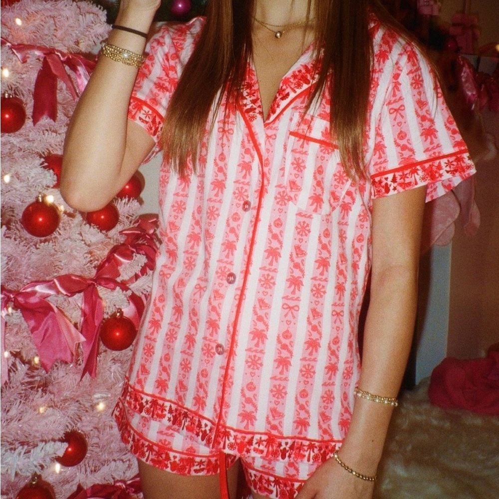 Pink Palm Puff Pajamas in Cranberry + Holiday Bow Set Limited Edition in size S.